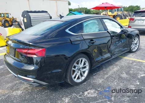 2024 Audi A5 Premium Plus 45 z USA, uszkodzony, nr VIN WAUFACF52RA010142